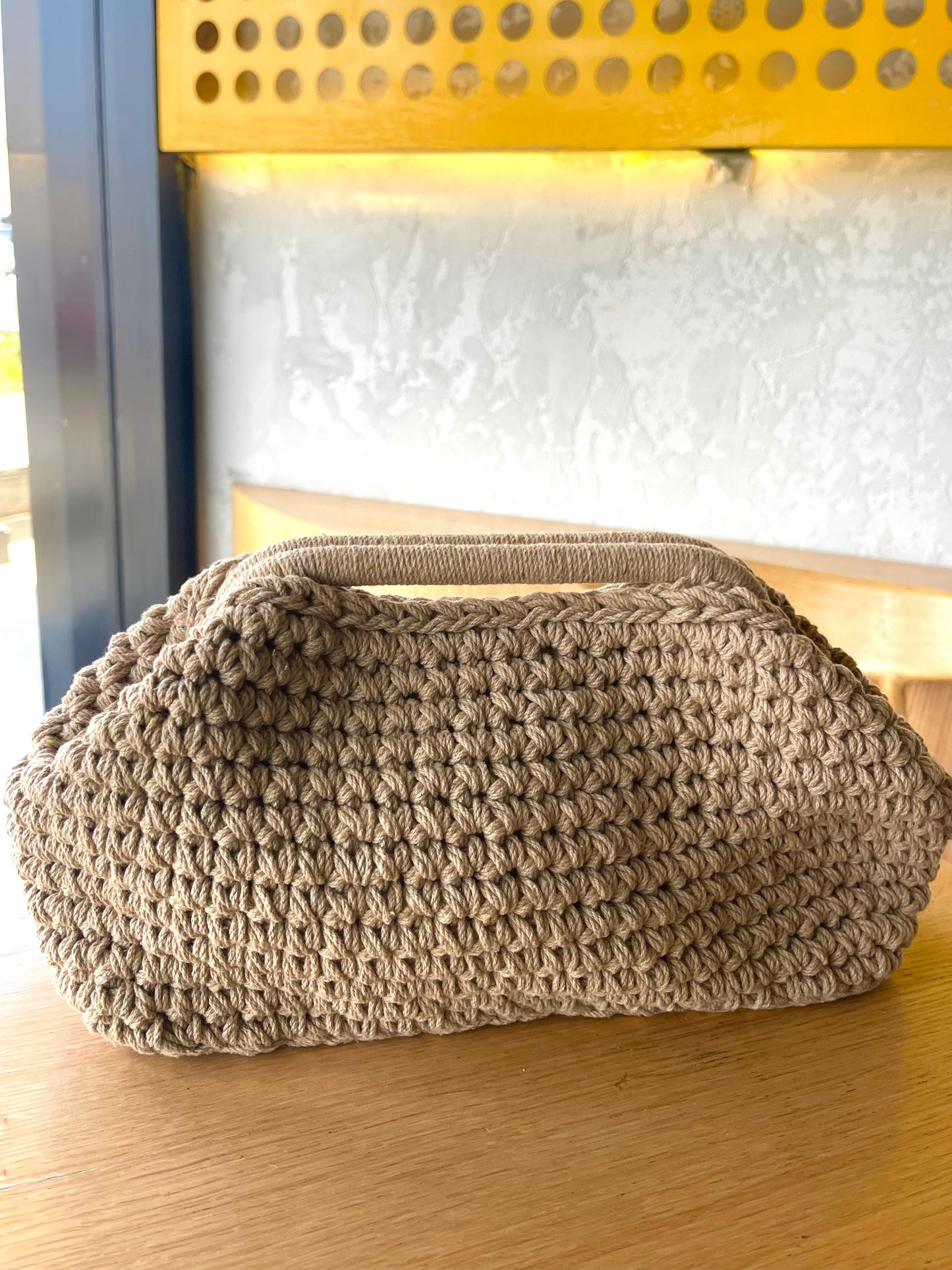 Lily clutch cafe
