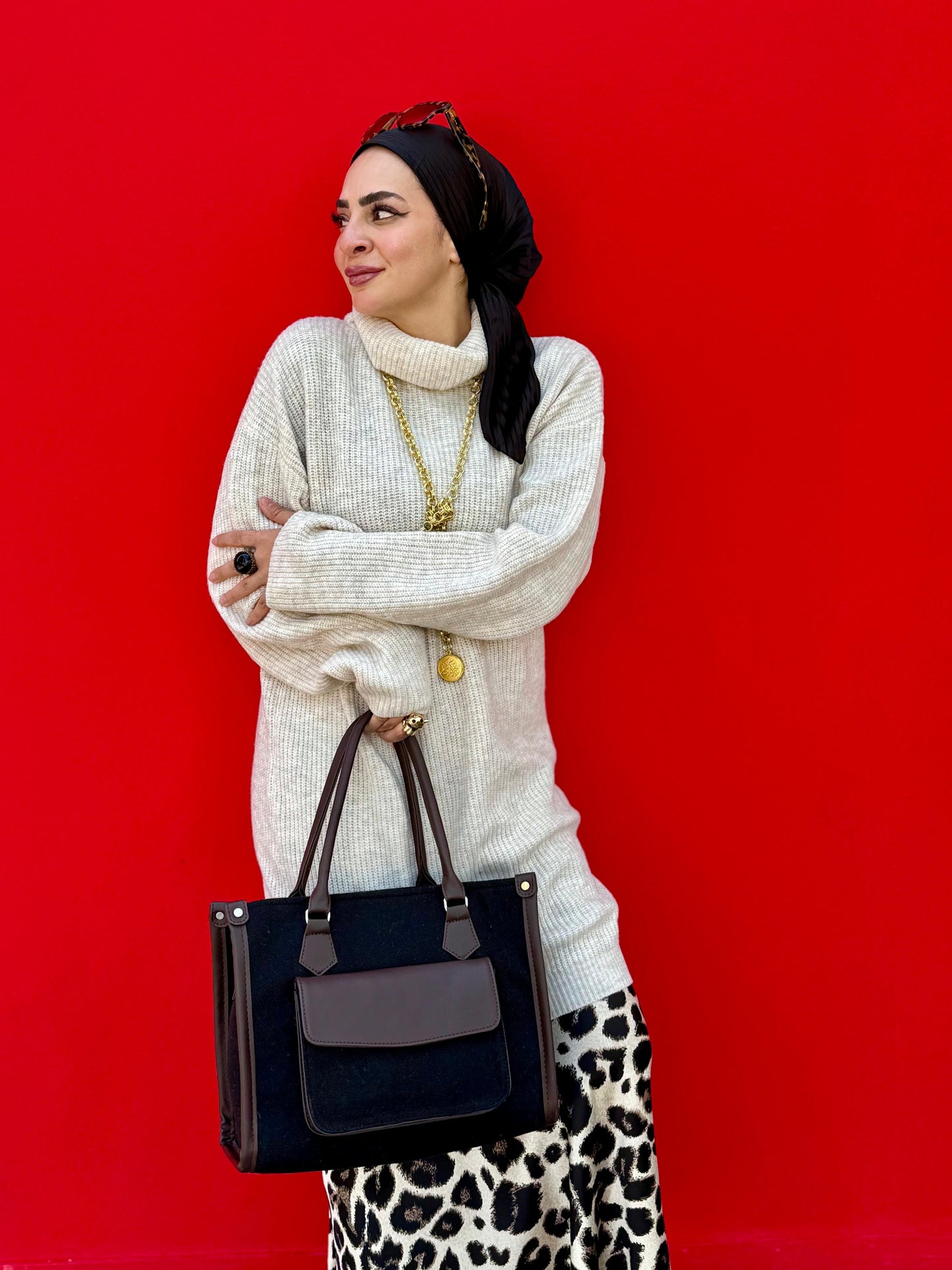 Luna bag in black color