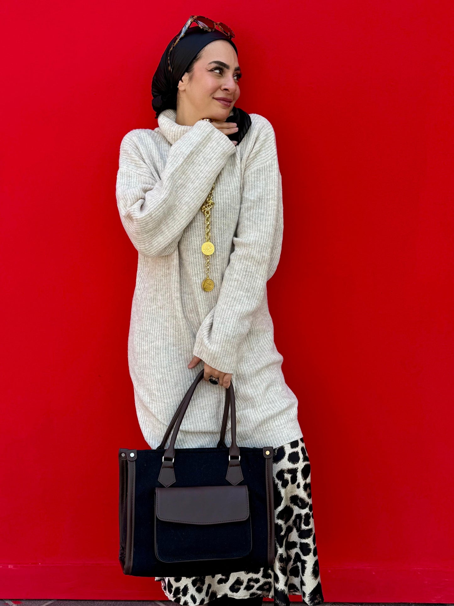 Luna bag in black color