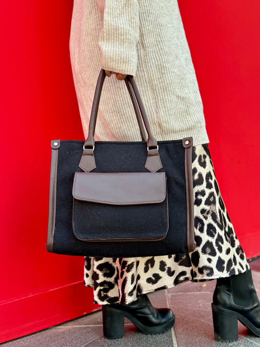 Luna bag in black color